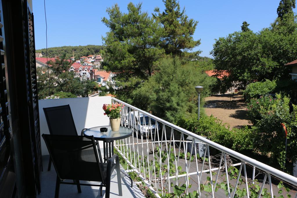 Apartments Milatic Jelsa  Exterior foto